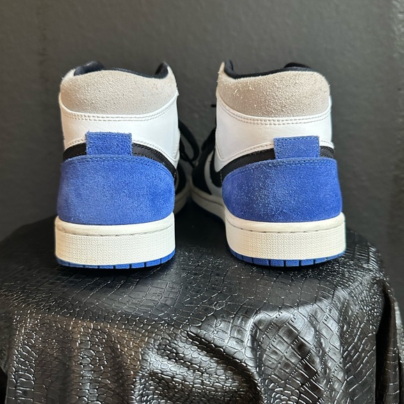 Nike Black and White Sneakers with Blue Accents - Picture 3 of 3